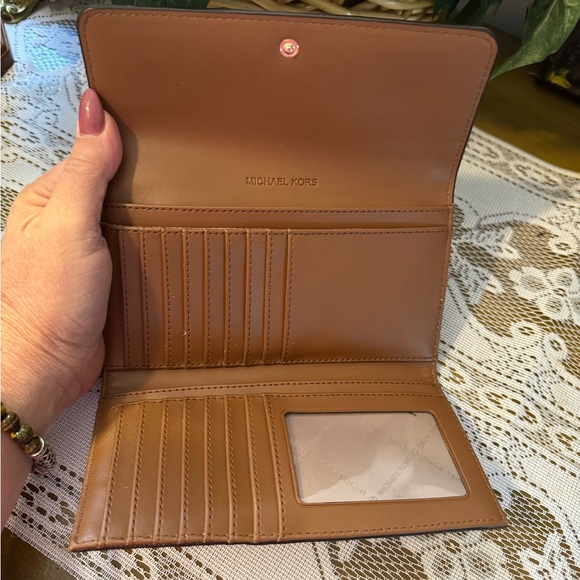 Michael Kors wallet - Picture 3 of 9